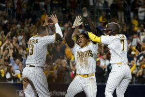 October 15, 2022, San Diego, CA, United States: San Diego, CA - October 15: San Diego Padres Juan Soto, center, and Ha-Seong Kim, right, celebrate with Manny Machado after scoring runs on the go-ahead two-run double by Jake Cronenworth during the seventh inning in game 4 of the NLDS against the Los Angeles Dodgers at Petco Park on Saturday, Oct. 15, 2022 in San Diego, CA. San Diego United States - ZUMAs44_ 0197108747st Copyright: xK.C.xAlfredx