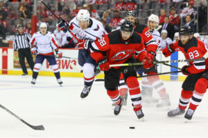 NEWARK, NJ - OCTOBER 04: Washington Capitals right wing Daniel Sprong 10 tries to jump past New Jersey Devils defenseman Kevin Bahl 88 during the second period of the pre-season National Hockey League game between the New Jersey Devils and the Washington Capitals on October 4, 2021 at the Prudential Center in Newark, NJ. Photo by Rich Graessle/Icon Sportswire NHL, Eishockey Herren, USA OCT 04 Capitals at Devils Icon2110045013