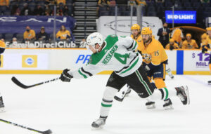 NASHVILLE, TN - MAY 01: Dallas Stars defenseman Miro Heiskanen 4 shoots during the NHL, Eishockey Herren, USA game between the Nashville Predators and Dallas Stars, held on May 1, 2021, at Bridgestone Arena in Nashville, Tennessee. Photo by Danny Murphy/Icon Sportswire NHL: MAY 01 Stars at Predators Icon160210501056