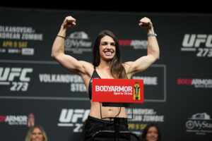 April 8, 2022, Jacksonville, Florida, JACKSONVILLE, FL, United States: JACKSONVILLE, FL - April 8: Mackenzie Dern steps on the scale for the fans at Vystar Memorial Arena for UFC 273 - Volkanovski vs The Korean - Ceremonial Weigh-ins on April 8, 2022 in Jacksonville, Florida, United States. Jacksonville, Florida United States - ZUMAp175 20220408_zsa_p175_113 Copyright: xLouisxGrassex