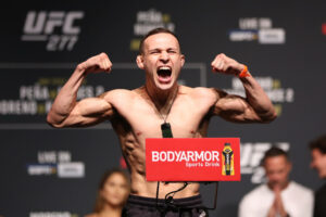 July 29, 2022, Dallas, TX, TX, United States: DALLAS, TX - JULY 29: Kai Kara-France steps on the scale for the ceremonial weigh-in at American Airlines Center for UFC 277 - Peoa vs Nunes 2: Ceremonial Weigh-ins on July 29, 2022 in Dallas, TX, United States. Dallas, TX United States - ZUMAp175 20220729_zsa_p175_083 Copyright: xAlejandroxSalazarx