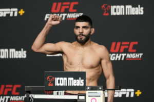 December 16, 2022, Las Vegas, NV, LAS VEGAS, NV, United States: LAS VEGAS, NV - DECEMBER 16: Amir Albazi steps on the scale for the official weigh-ins at UFC Apex for UFC Fight Night - Vegas 66 - Cannonier vs Strickland - Weigh-ins on December 16, 2022 in Las Vegas, NV, United States. Las Vegas, NV United States - ZUMAp175 20221216_zsa_p175_075 Copyright: xLouisxGrassex