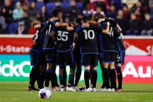 HARRISON, NJ - APRIL 08: San Jose Earthquakes starting 11 huddle prior to the game against the New York Red Bulls on April 8, 2023 at Red Bull Arena in Harrison, New Jersey. Photo by Rich Graessle/Icon Sportswire SOCCER: APR 08 MLS, Fussball Herren, USA - New York Red Bulls vs San Jose Earthquakes Icon23040814047