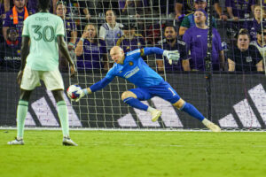 Atlanta United at Orlando City SC Orlando, Florida, USA, May 27, 2023, Atlanta United Goalkeeper Brad Guzan 1 makes a save during the second half at Exploria Stadium. USA NOxUSExINxGERMANY PUBLICATIONxINxALGxARGxAUTxBRNxBRAxCANxCHIxCHNxCOLxECUxEGYxGRExINDxIRIxIRQxISRxJORxKUWxLIBxLBAxMLTxMEXxMARxOMAxPERxQATxKSAxSUIxSYRxTUNxTURxUAExUKxVENxYEMxONLY Copyright: xMartyxJean-Louisx Editorial use only