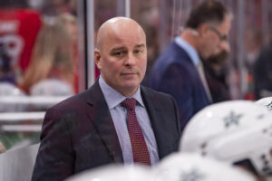 CHICAGO, IL - NOVEMBER 26: Dallas Stars head coach Jim Montgomery in the first period during a game between the Dallas Stars and the Chicago Blackhawks on November 26, 2019, at the United Center in Chicago, IL. Photo by Patrick Gorski/Icon Sportswire NHL, Eishockey Herren, USA NOV 26 Stars at Blackhawks PUBLICATIONxINxGERxSUIxAUTxHUNxRUSxSWExNORxDENxONLY Icon26111909