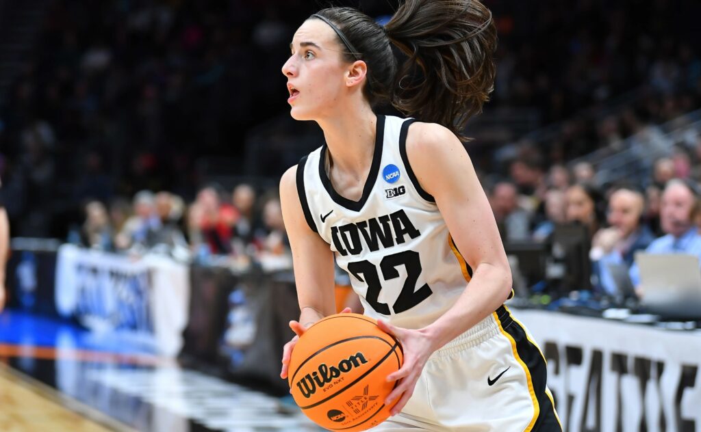 NCAA, College League, USA Womens Basketball 2023: Louisville vs Iowa MAR 26 March 26, 2023: Iowa Hawkeyes guard Caitlin Clark 22 looks at the basket from beyond the arc during the NCAA women s NCAA Regional Final basketball game between Louisville and Iowa at Climate Pledge Arena in Seattle, WA. Clark had a game-high 41 points, as Iowa defeated Louisville 97-83 to advance to the Final 4. Steve Faber/CSM/Sipa USACredit Image: Steve Faber/Cal Media/Sipa USA Seattle Climate Pledge Arena Washington United States NOxUSExINxGERMANY PUBLICATIONxINxALGxARGxAUTxBRNxBRAxCANxCHIxCHNxCOLxECUxEGYxGRExINDxIRIxIRQxISRxJORxKUWxLIBxLBAxMLTxMEXxMARxOMAxPERxQATxKSAxSUIxSYRxTUNxTURxUAExUKxVENxYEMxONLY Copyright: xCalxSportxMediax Editorial use only
