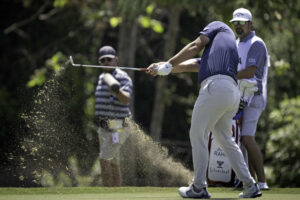 June 17, 2023, Los Angeles, California, USA: Golfer Jon Rahm tees off on a Par 3 during the 3rd round of the 2023 US Open on June 17 at the Los Angeles Country Club. Los Angeles USA - ZUMAh234 20230617_zsp_h234_005 Copyright: xMarkxEdwardxHarrisx
