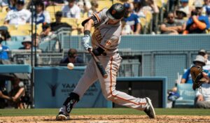 MLB, Baseball Herren, USA San Francisco Giants at Los Angeles Dodgers San Francisco Giants center fielder Mike Yastrzemski 5 bats during a MLB game against the Los Angeles Dodgers, Sunday, June 18, 2022, at Dodger Stadium, in Los Angeles, CA. The Giants defeated the Dodgers 7-3. Jon Endow/Image of Sipa USA Los Angeles Dodger Stadium California United States NOxUSExINxGERMANY PUBLICATIONxINxALGxARGxAUTxBRNxBRAxCANxCHIxCHNxCOLxECUxEGYxGRExINDxIRIxIRQxISRxJORxKUWxLIBxLBAxMLTxMEXxMARxOMAxPERxQATxKSAxSUIxSYRxTUNxTURxUAExUKxVENxYEMxONLY Copyright: xImagexofxSportx Editorial use only