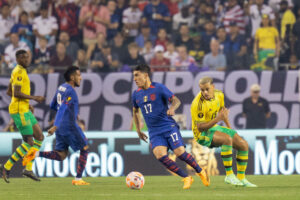 Chicago, USA, June 24, 2023: Alejandro Zendejas 17 U.S. Men s National Soccer Team in action during the CONCACAF Gold Cup football match between the U.S. Mens National Soccer Team and Jamaica on Saturday June 24 at Soldier Field, Chicago, USA. NO COMMERCIAL USAGE. Shaina Benhiyoun/SPP PUBLICATIONxNOTxINxBRAxMEX Copyright: xShainaxBenhiyoun/SPPx spp-en-ShBe-590A3886