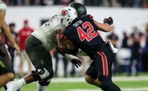 December 03, 2021: Utah Utes defensive end Mika Tafua 42 rushes the passer during the PAC-12 Football Championship Game featuring the Oregon Ducks and the Utah Utes at Allegiant Stadium in Las Vegas, NV. The Utah Utes lead the Oregon Ducks at halftime 23 to 0. /CSM USA - ZUMAc04_ 20211203_zaf_c04_061 Copyright: xChristopherxTrimx