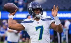 December 4, 2022, Inglewood, California, USA: 7 Geno Smith, QB of the Seattle Seahawks warms up during their NFL, American Football Herren, USA pregame against the Los Angeles Rams on Sunday December 4, 2022 at SoFi Stadium in Inglewood, California. ARIANA RUIZ/PI Inglewood USA - ZUMAp124 20221204_zaa_p124_003 Copyright: xArianaxRuizx