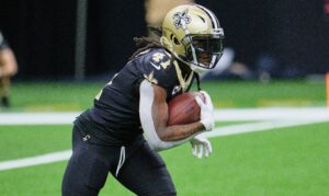 December 18, 2022, NEW ORLEANS, LOUISIANA, U.S: New Orleans Saints running back Alvin Kamara runs the ball against the Atlanta Falcons in an NFL, American Football Herren, USA game in New Orleans, Louisiana USA on December 18, 2022. The Saints beat the Falcons 21-18. NEW ORLEANS U.S. - ZUMAa14_ 20221218_zaf_a14_021 Copyright: xDanxAndersonx