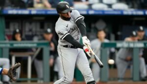 MLB, Baseball Herren, USA 2023 White Sox vs Royals MAY 10 MAY 11, 2023: Chicago White Sox center fielder Luis Robert Jr. 88 hits a 2 RBI double to tie the game in the 8th inning at Kauffman Stadium Kansas City, Missouri. Jon Robichaud/CSM/Sipa USA.Credit Image: Jon Robichaud/Cal Media/Sipa USA Kansas City Kauffman Stadium Missouri United States NOxUSExINxGERMANY PUBLICATIONxINxALGxARGxAUTxBRNxBRAxCANxCHIxCHNxCOLxECUxEGYxGRExINDxIRIxIRQxISRxJORxKUWxLIBxLBAxMLTxMEXxMARxOMAxPERxQATxKSAxSUIxSYRxTUNxTURxUAExUKxVENxYEMxONLY Copyright: xCalxSportxMediax Editorial use only