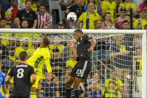 MLS, Fussball Herren, USA 2023: D.C. United vs Nashville SC JUL 1 July 1, 2023: D.C. United defender Donovan Pines 23 heads the ball against the Nashville SC during the first half of an MLS game between D.C. United and Nashville SC at Geodis Park in Nashville TN Steve Roberts/CSM/Sipa USA Credit Image: Steve Roberts/Cal Media/Sipa USA Credit Image:  Steve Roberts/Cal Sport Media/Sipa USA Nashville Geodis Park TN United States NOxUSExINxGERMANY PUBLICATIONxINxALGxARGxAUTxBRNxBRAxCANxCHIxCHNxCOLxECUxEGYxGRExINDxIRIxIRQxISRxJORxKUWxLIBxLBAxMLTxMEXxMARxOMAxPERxQATxKSAxSUIxSYRxTUNxTURxUAExUKxVENxYEMxONLY Copyright: xCalxSportxMediax Editorial use only