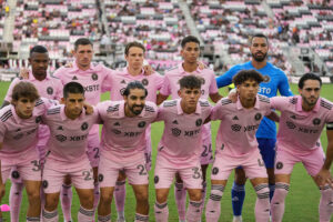 FORT LAUDERDALE, FL - JULY 04: Inter Miami poses for a team photo before the game between the Columbus Crew and Inter Miami on Tuesday, July 4, 2023 at DRV PNK Stadium, Fort Lauderdale, Fla. Photo by Peter Joneleit/Icon Sportswire SOCCER: JUL 04 MLS, Fussball Herren, USA - Inter Miami CF vs Columbus Crew EDITORIAL USE ONLY Icon230704006