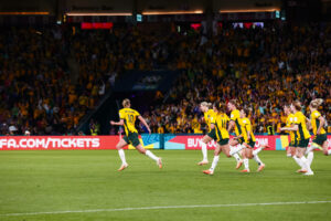 Australia Vs Nigeria in Brisbane, Australia - 27 Jul 2023 Emily Van Egmond of Australia celebrates with their team after scoring a goal during the FIFA Women s World Cup Australia and New Zealand 2023 Group match between Australia and Nigeria at Brisbane Stadium. Nigeria beat Australia 3-2. Brisbane Australia NOxUSExINxGERMANY PUBLICATIONxINxALGxARGxAUTxBRNxBRAxCANxCHIxCHNxCOLxECUxEGYxGRExINDxIRIxIRQxISRxJORxKUWxLIBxLBAxMLTxMEXxMARxOMAxPERxQATxKSAxSUIxSYRxTUNxTURxUAExUKxVENxYEMxONLY Copyright: xSOPAxImagesx Editorial use only