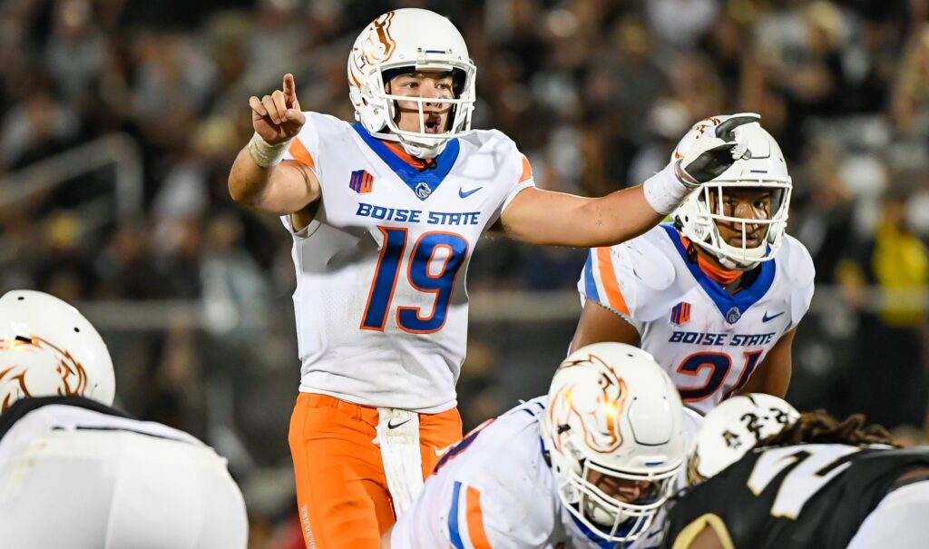 September 2, 2021 - Orlando, FL, U.S: Boise State Broncos quarterback Hank Bachmeier 19 during NCAA, College League, USA football game between Boise State Broncos and the UCF Knights at Bounce House in Orlando, Fl. Romeo T Guzman/Cal Media Orlando USA - ZUMAcg2_ 20210902_zaf_cg2_007 Copyright: xRomeoxGuzmanx