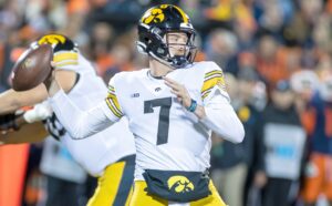 October 8, 2022, Champaign, Illinois, USA: QB SPENCER PETRAS 7. The Hawkeyes of the University of Iowa visit the University of Illinois Fighting Illini. Champaign USA - ZUMAl176 20221008_znp_l176_038 Copyright: xAlanxLookx
