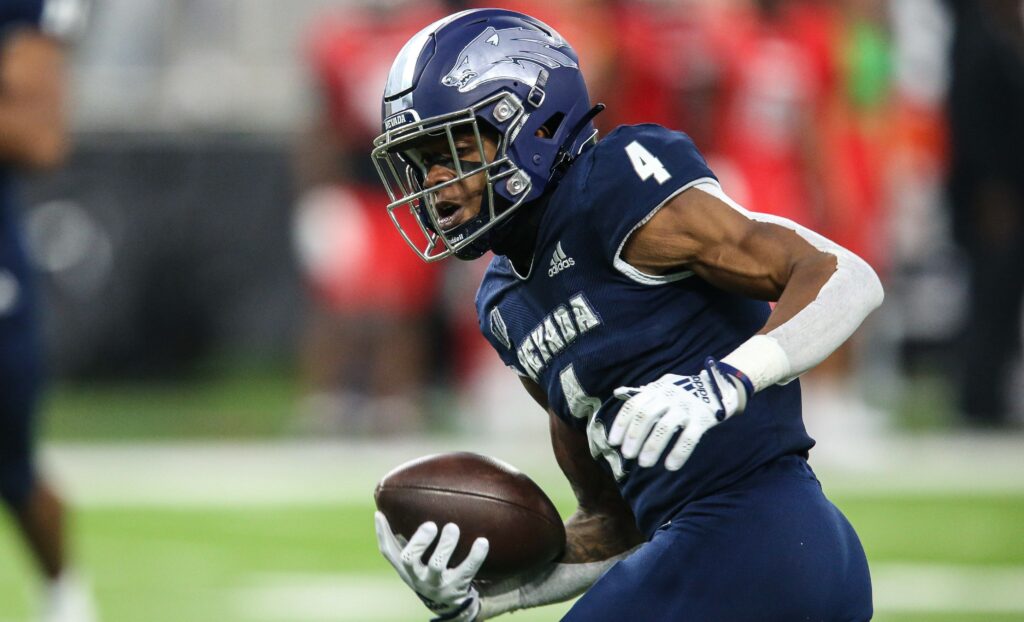 NCAA, College League, USA Football 2022: Nevada vs UNLV NOV 26 November 26, 2022: Nevada Wolf Pack wide receiver BJ Casteel 4 catches the football and scores a touchdown during the first half of the college football game featuring the Nevada Wolf Pack and the UNLV Rebels at Allegiant Stadium in Las Vegas, NV. Christopher Trim/CSM/Sipa USA.Credit Image: Christopher Trim/Cal Media/Sipa USA California USA NOxUSExINxGERMANY PUBLICATIONxINxALGxARGxAUTxBRNxBRAxCANxCHIxCHNxCOLxECUxEGYxGRExINDxIRIxIRQxISRxJORxKUWxLIBxLBAxMLTxMEXxMARxOMAxPERxQATxKSAxSUIxSYRxTUNxTURxUAExUKxVENxYEMxONLY Copyright: xCalxSportxMediax Editorial use only