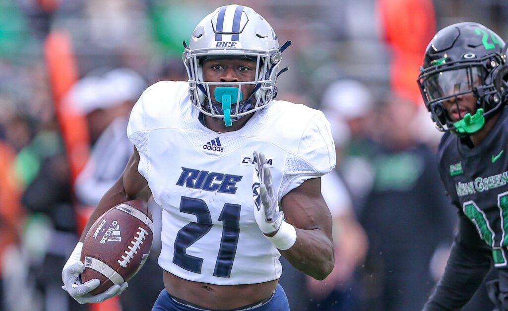 NCAA, College League, USA Football 2022: Rice Owls vs North Texas Mean Green Nov 26 November 26, 2022: Rice Owls running back Jump otono runs with the ball during NCAA football game between the Rice Owls and the North Texas Mean Grea at Apogee Stadium in Denton, TX. Ron Lane/CSM/Sipa USACredit Image: Ron Lane/Cal Media/Sipa USA Denton Apogee Stadium TX USA NOxUSExINxGERMANY PUBLICATIONxINxALGxARGxAUTxBRNxBRAxCANxCHIxCHNxCOLxECUxEGYxGRExINDxIRIxIRQxISRxJORxKUWxLIBxLBAxMLTxMEXxMARxOMAxPERxQATxKSAxSUIxSYRxTUNxTURxUAExUKxVENxYEMxONLY Copyright: xCalxSportxMediax Editorial use only
