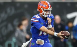 December 17, 2022: Florida Gators quarterback Jack Miller III 10 prepares to handoff the football during the second half of the SRS Distribution Las Vegas Bowl featuring the Florida Gators and the Oregon State Beavers at Allegiant Stadium in Las Vegas, NV. /CSM. Las Vegas United States of America - ZUMAc04_ 20221217_zaf_c04_272 Copyright: xChristopherxTrimx