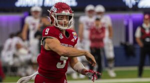 December 17, 2022, Los Angeles, California, USA: 9 Jake Haener, QB of the Fresno State Bulldogs throws a pass during the Jimmy Kimmel LA Bowl presented by Stifel against the Washington State Cougars on Saturday December 17, 2022 at SoFI Stadium in Los Angeles, California. Washington Sates defeats Fresno State, 29-6. /PI Los Angeles USA - ZUMAp124 20221217_zaa_p124_043 Copyright: xJAVIERxROJASx