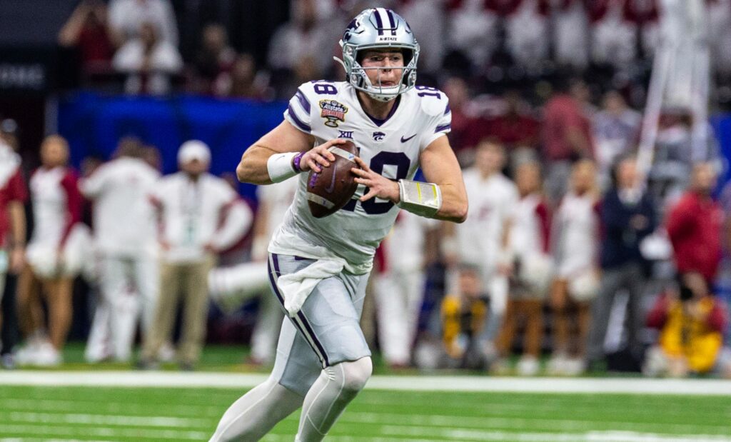 December 31 2022 New Orleans LA Kansas State quarterback Will Howard 18 looks for the short pass during the NCAA, College League, USA Allstate Sugar Bowl football game between Alabama Crimson Tide and the Kansas State Wildcats. Alabama beat Kansas State 45-20 at Caesars Superdome New Orleans, LA / CSM New Orleans USA - ZUMAc04_ 20221231_zaf_c04_364 Copyright: xThurmanxJamesx