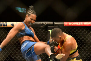 January 21, 2023, Rio de Janeiro, RJ, Rio de Janeiro, RJ, Brazil: RIO DE JANEIRO, RJ - JANUARY 21: Josiane Nunes red gloves battles Zarah Fairn Dos Santos blue gloves in their Women s Featherweight fight during the UFC 283 event at Jeunesse Arena on January 21, 2023 in Rio de Janeiro, RJ, Brazil. Rio de Janeiro, RJ Brazil - ZUMAp175 20230121_zsa_p175_100 Copyright: xLeandroxBernardesx