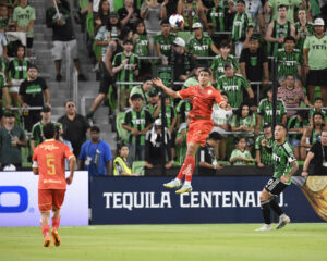July 29, 2023, Austin, TX, United States: Juarez FC s JOSE GARZA 26 goes high for a header as teammate DENZELL GARCIA 5 watches during the second half of a second round Leagues Cup soccer match at Austin s Q2 stadium. FC Juarez dominated the action to win, 3-1 over Austin FC in group play Saturday, July 28, 2023. Austin United States - ZUMAd150 20230729_znp_d150_014 Copyright: xBobxDaemmrichx