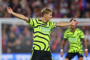 Premier League Crystal Palace vs Arsenal Martin odegaard 8 of Arsenal appeals to Referee David Coote during the Premier League match Crystal Palace vs Arsenal at Selhurst Park, London, United Kingdom, 21st August 2023 Photo by Mark Cosgrove/News Images Copyright: xMarkxCosgrove/NewsxImagesx