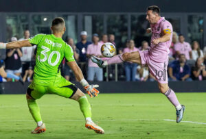 September 20, 2023: Inter Miami forward Lionel Messi 10 tries to score a goal against Toronto FC goalkeeper Tomas Romero 30 in the first half at DRV PNK Stadium on Wednesday, Sept. 20, 2023, in Fort Lauderdale, Florida. - ZUMAm67_ 20230920_zaf_m67_043 Copyright: xMatiasxJ.xOcnerx