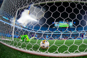 MLS, Fussball Herren, USA 2023: Orlando City FC at Charlotte FC Aug 30 August 30, 2023: Orlando City goalkeeper Pedro Gallese 1 misses the penalty kick from Charlotte FC forward Enzo Copetti 9 during the second half of the Major League Soccer match up at Bank of America Stadium in Charlotte, NC. Scott KinserCal Media/Sipa USA Credit Image: Scott Kinser/Cal Sport Media/Sipa USA Charlotte Bank of America Stadium NC United States NOxUSExINxGERMANY PUBLICATIONxINxALGxARGxAUTxBRNxBRAxCANxCHIxCHNxCOLxECUxEGYxGRExINDxIRIxIRQxISRxJORxKUWxLIBxLBAxMLTxMEXxMARxOMAxPERxQATxKSAxSUIxSYRxTUNxTURxUAExUKxVENxYEMxONLY Copyright: xCalxSportxMediax Editorial use only