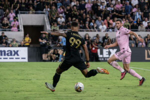 MLS, Fussball Herren, USA Inter Miami CF at LAFC LAFC forward Denis Bouanga 99 takes a shot during a MLS match against Inter Miami, Sunday, September 3, 2023, at the BMO Stadium, in Los Angeles, CA. Inter Miami FC defeated LAFC 3-1. Jon Endow/Image of Sipa USA Los Angeles BMO Stadium California United States NOxUSExINxGERMANY PUBLICATIONxINxALGxARGxAUTxBRNxBRAxCANxCHIxCHNxCOLxECUxEGYxGRExINDxIRIxIRQxISRxJORxKUWxLIBxLBAxMLTxMEXxMARxOMAxPERxQATxKSAxSUIxSYRxTUNxTURxUAExUKxVENxYEMxONLY Copyright: xImagexofxSportx Editorial use only