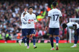 Arsenal v Tottenham Hotspur, London, UK - 24 Sep 2023 Son Heung-Min of Tottenham Hotspur passes the captains armband to Cristian Romero of Tottenham Hotspur as he is substituted during the Premier League match between Arsenal and Tottenham Hotspur at The Emirates Stadium, London on 24 September 2023  London The Emirates Stadium London England Copyright: xMicahxCrook/PPAUKx PPA-056554