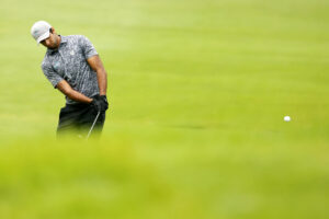 DETROIT, MI - JULY 02: PGA, Golf Herren golfer Aaron Rai chips on the 7th hole on July 2, 2023, during the final round of the Rocket Mortgage Classic at the Detroit Golf Club in Detroit, Michigan. Photo by Brian Spurlock/Icon Sportswire GOLF: JUL 02 PGA - Rocket Mortgage Classic EDITORIAL USE ONLY Icon230702138