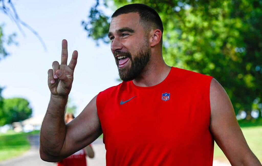 July 29, 2023: Kansas City Chiefs tight end Travis Kelce greets fans during training camp at Missouri Western State University in St. Joseph, Missouri. - ZUMAm67_ 20230729_zaf_m67_001 Copyright: xTammyxLjungbladx - ZUMA0300 0300522339st Copyright: xIMAGO/TammyxLjungbladx