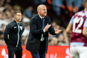 Aston Villa v Everton EFL Cup 27/09/2023. Everton Manager Sean Dyche during the EFL Cup match between Aston Villa and Everton at Villa Park, Birmingham, England on 27 September 2023. Editorial use only DataCo restrictions apply See www.football-dataco.com , Copyright: xManjitxNarotrax PSI-18133-0037