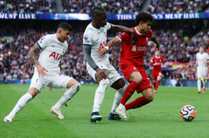 Tottenham Hotspur v Liverpool, London, UK - 30 Sep 2023 Luis Diaz of Liverpool and Yves Bissouma of Tottenham Hotspur during the Premier League match between Tottenham Hotspur and Liverpool at the Tottenham Hotspur Stadium, London on Saturday 30th September 2023  London The Tottenham Hotspur Stadium London England Copyright: xGeorgexBeck/PPAUKx PPA-058432