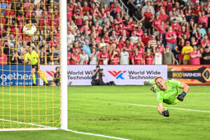 ST. LOUIS, MO - SEP 30: Sporting Kansas City goalkeeper Tim Melia 29 watches on his dive as the ball goes into the net for a goal during a game between Sporting Kansas City and St. Louis CITY SC on SEP 30, 2023, at CITYPARK Stadium in St. Louis City, MO. Photo by Rick Ulreich/Icon Sportswire SOCCER: SEP 30 MLS, Fussball Herren, USA - St. Louis CITY SC vs Sporting Kansas City EDITORIAL USE ONLY Icon23093034