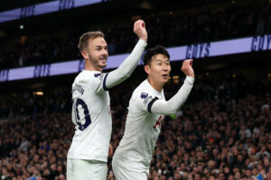 Sport Bilder des Tages Tottenham Hotspur v Fulham, London, UK - 23 Oct 2023 Goal celebrations for James Maddison of Tottenham Hotspur with Heung min Son during the Premier League match between Tottenham Hotspur and Fulham at Tottenham Hotspur Stadium, London on Monday 23rd October 2023. London Tottenham Hotspur Stadium London GBR Copyright: xJamesxWhitehead/PPAUKx PPA-063427