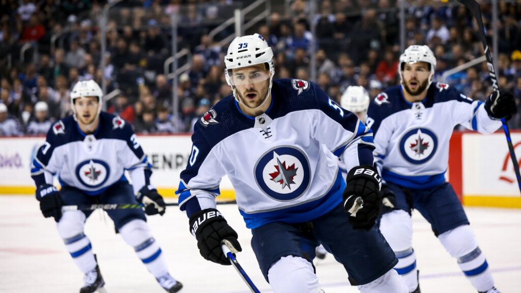 Blackhawks vs. Jets Preview, Odds, and Picks (Mar 31)